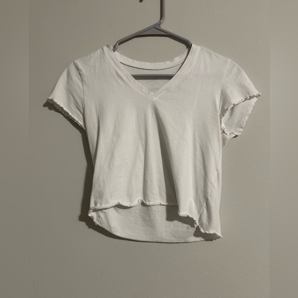 ~{ White Crop Top }~